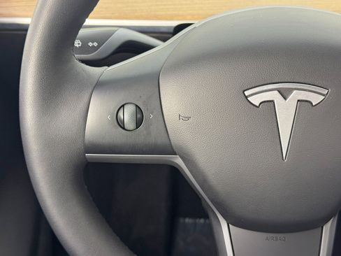 Used 2021 Tesla Model Y Long Range image 19