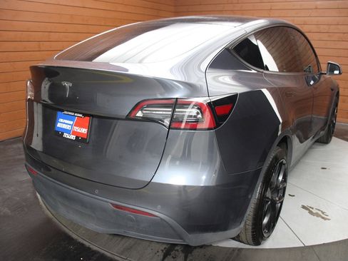 Used 2020 Tesla Model Y Long Range image 16