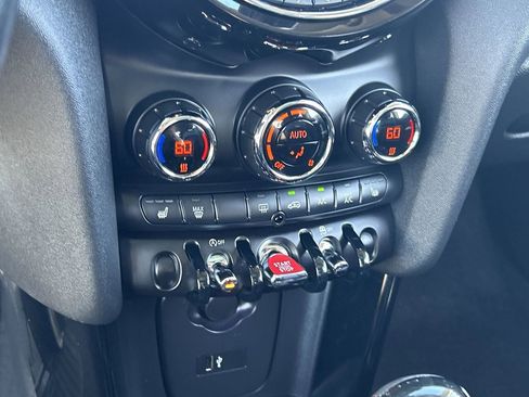 Used 2021 MINI Cooper 2-Door Hardtop image 25