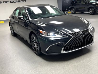 New 2025 Lexus ES 350 w/ Premium Package