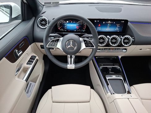 Used 2026 Mercedes-Benz GLA 250 4MATIC image 14