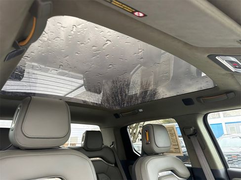 Used 2022 Rivian R1T Adventure image 16