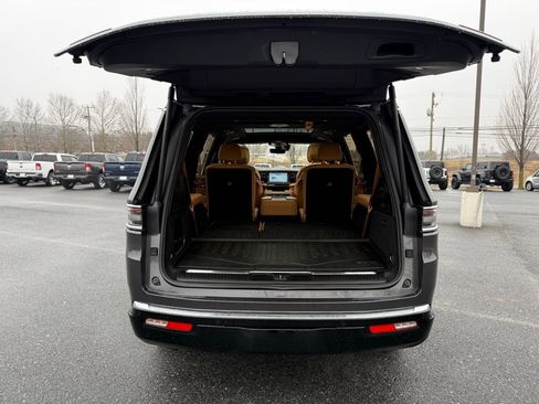 Used 2022 Jeep Grand Wagoneer Series III image 47