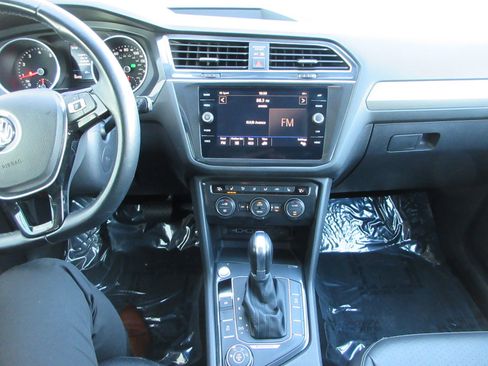 Used 2018 Volkswagen Tiguan SE w/ Panoramic Sunroof Package image 37
