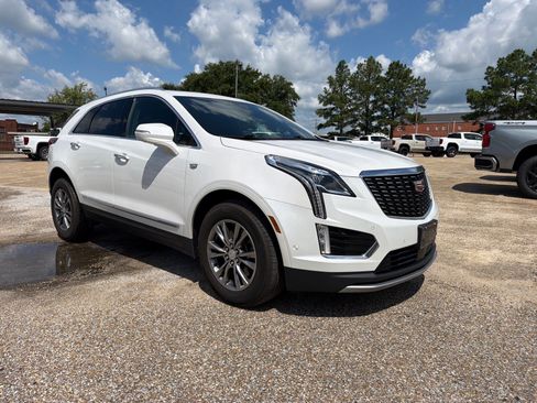 Used 2023 Cadillac XT5 Premium Luxury w/ Technology Package AWD/4WD image 2