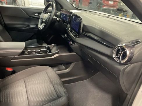 Used 2025 Chevrolet Equinox LT image 39