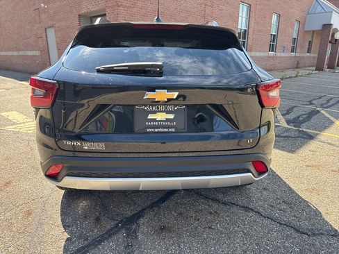 New 2026 Chevrolet Trax LT w/ Driver Confidence Package FWD image 5