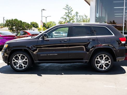 Used 2018 Jeep Grand Cherokee Limited AWD/4WD image 6