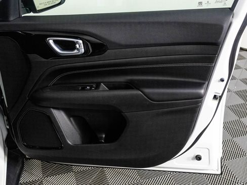 Used 2022 Jeep Compass Altitude w/ Convenience Group image 43