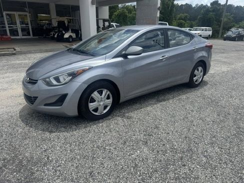 Used 2016 Hyundai Elantra SE FWD image 2