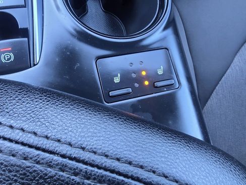 Certified 2020 Toyota Camry LE image 25