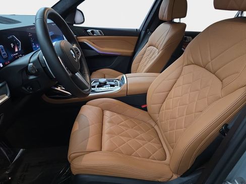 Used 2024 BMW X7 xDrive40i w/ M Sport Package AWD/4WD image 15