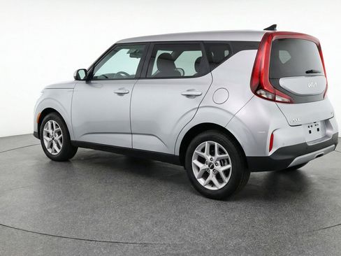 Used 2025 Kia Soul LX w/ LX Technology Package image 6