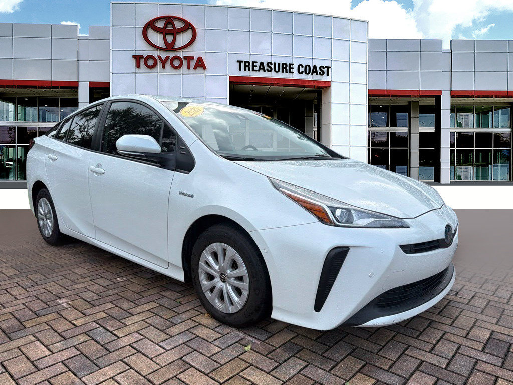 Used 2021 Toyota Prius LE FWD image 1