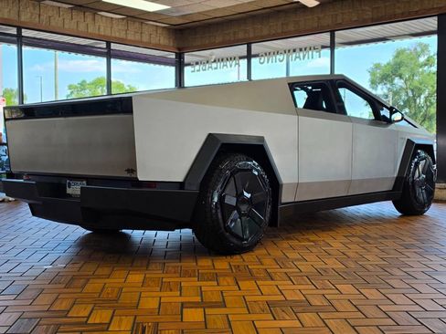 Used 2024 Tesla Cybertruck AWD Crew Cab image 10