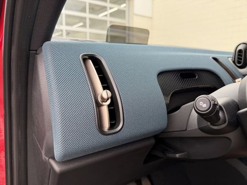 Used 2025 MINI Cooper Countryman SE w/ Comfort Package Max image 28