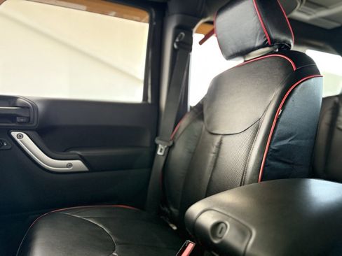 Used 2015 Jeep Wrangler Unlimited Rubicon w/ Max Tow Package image 29