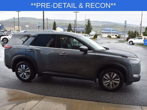 Used 2025 Nissan Pathfinder SL AWD/4WD image 5