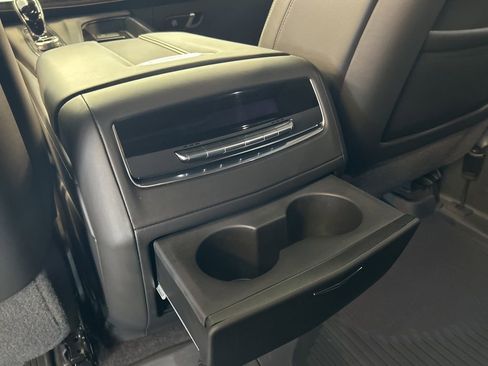 Used 2023 Cadillac Escalade ESV V image 32