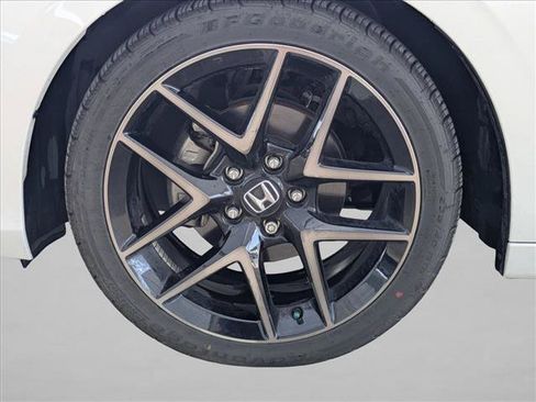 Used 2022 Honda Civic Sport Touring image 9