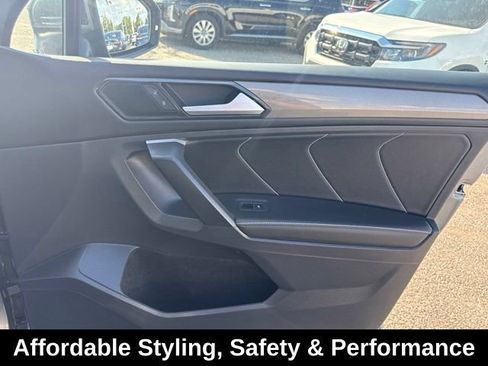 Used 2024 Volkswagen Tiguan SE AWD/4WD image 29