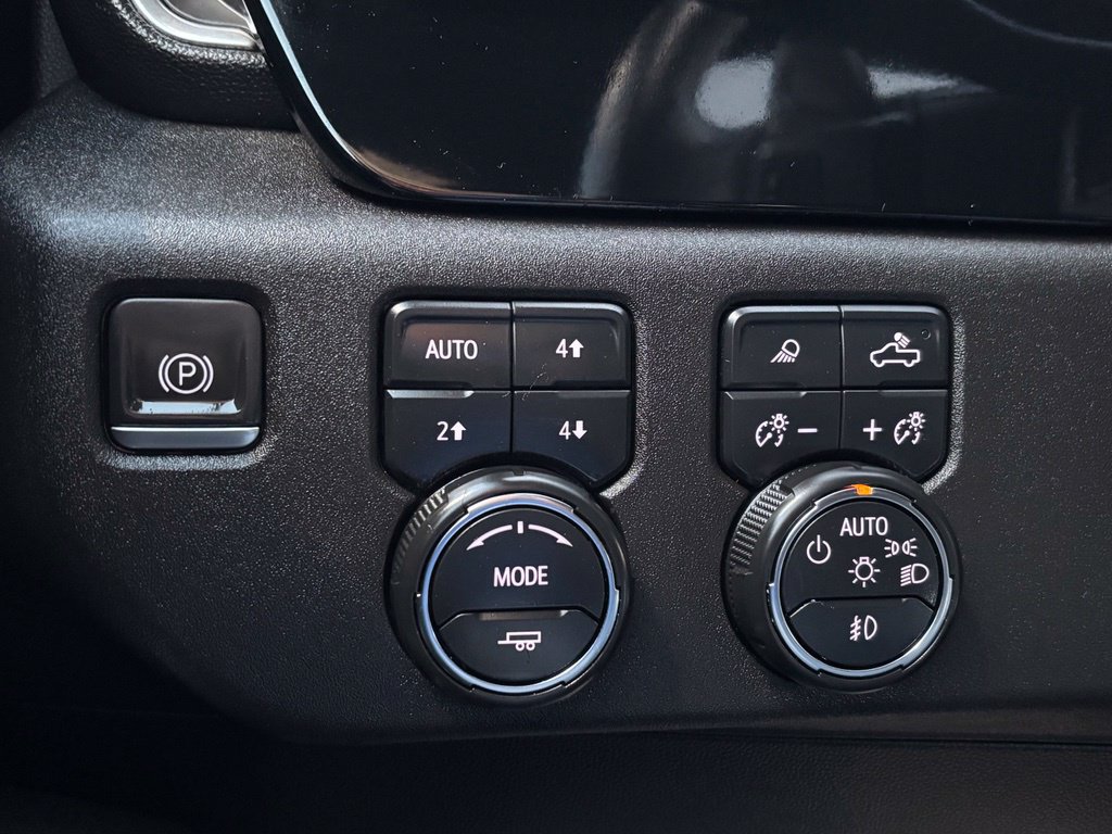 Used 2024 Chevrolet Silverado 1500 High Country w/ High Country Premium Package AWD/4WD image 34