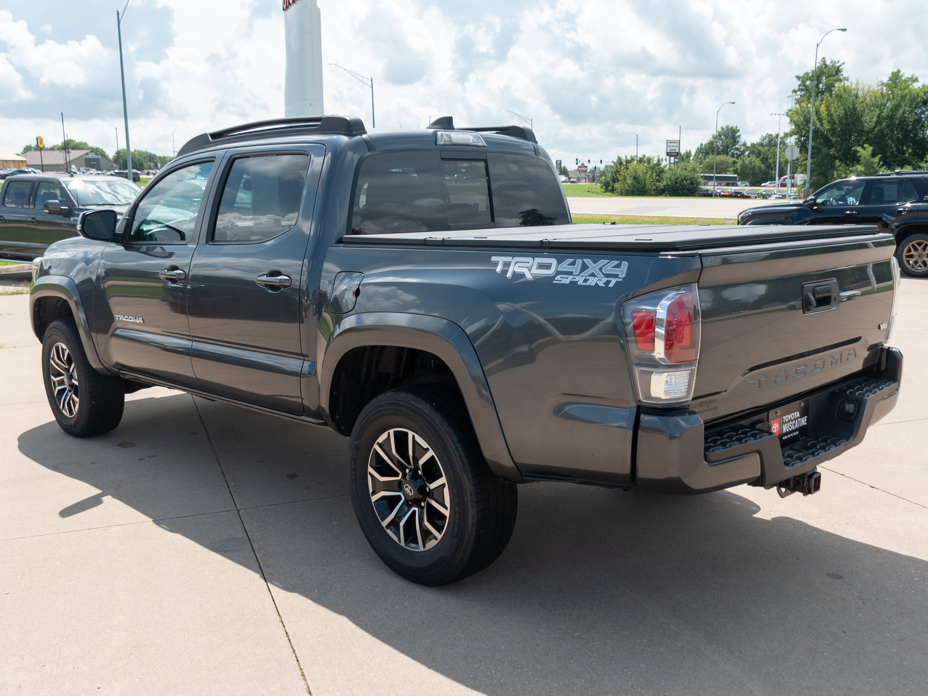Used 2022 Toyota Tacoma TRD Sport AWD/4WD image 18