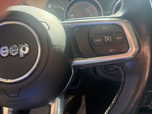 Used 2022 Jeep Wrangler Unlimited Sahara w/ Cold Weather Group AWD/4WD image 15