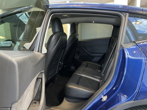 Used 2021 Tesla Model Y Long Range AWD/4WD image 34