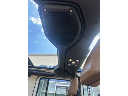 Used 2022 Jeep Wrangler Unlimited Sahara w/ Cold Weather Group image 13