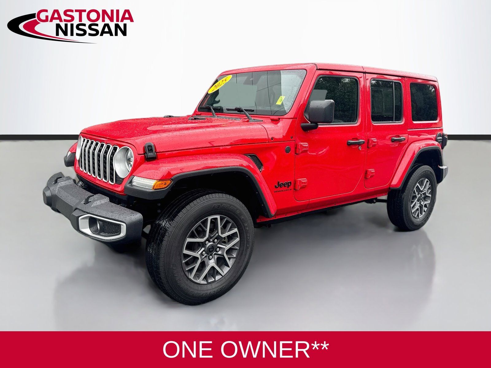 Used 2025 Jeep Wrangler Unlimited Sahara AWD/4WD image 3