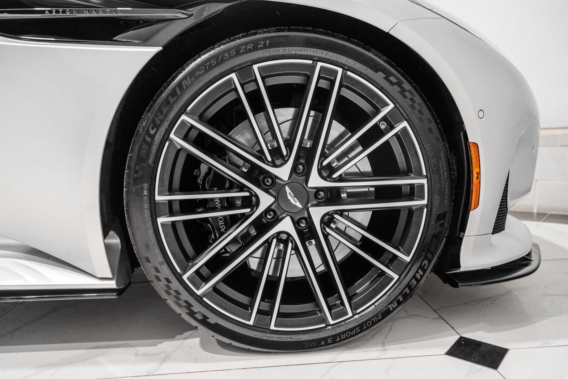 Used 2024 Aston Martin DB12 Coupe RWD image 44