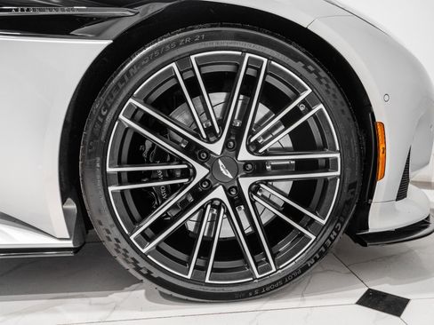 Used 2024 Aston Martin DB12 Coupe image 44