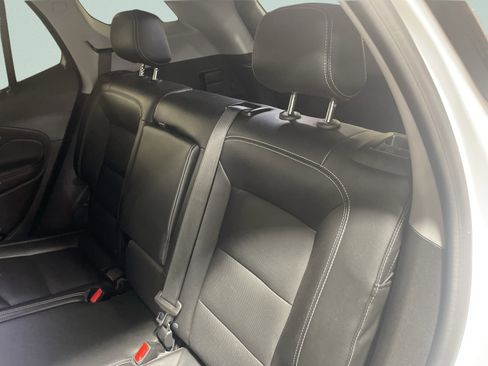 Used 2024 GMC Terrain SLT image 11