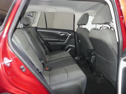 Used 2021 Toyota RAV4 XLE AWD/4WD image 28