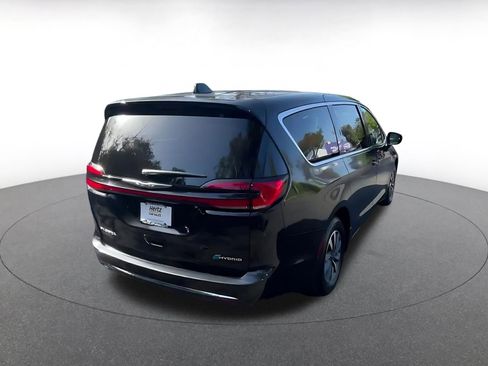 Used 2023 Chrysler Pacifica Touring-L FWD image 15