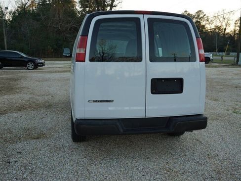 Used 2010 Chevrolet Express 1500 RWD image 14