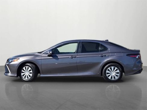 Used 2022 Toyota Camry LE image 3