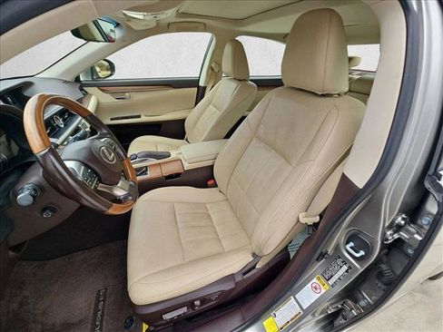 Used 2017 Lexus ES 300h w/ Luxury Package image 15