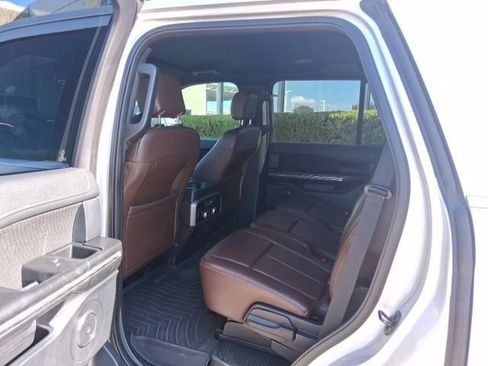 Used 2019 Ford Expedition XLT RWD image 8