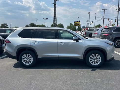New 2026 Toyota Grand Highlander XLE FWD image 2
