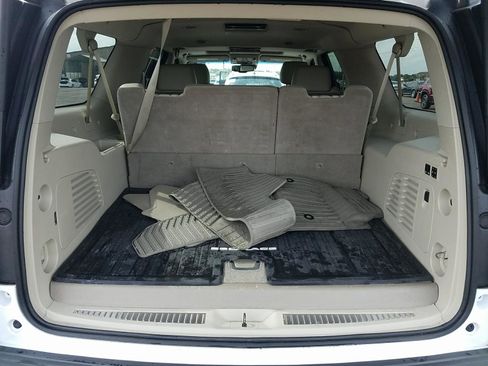 Used 2016 Cadillac Escalade ESV Luxury image 7