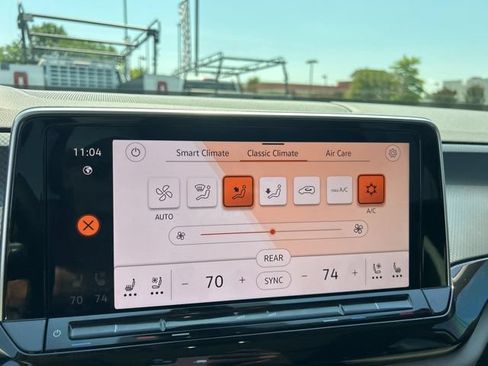 Used 2025 Volkswagen Atlas Peak Edition SE AWD/4WD image 25