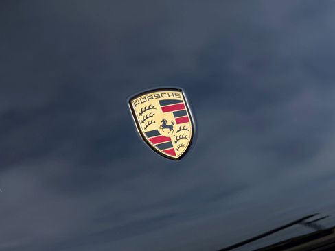 Certified 2025 Porsche Macan AWD/4WD image 16