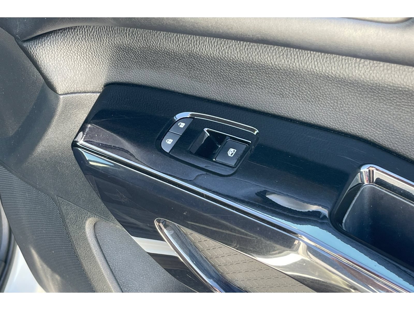 Used 2022 Nissan Pathfinder SV FWD image 23