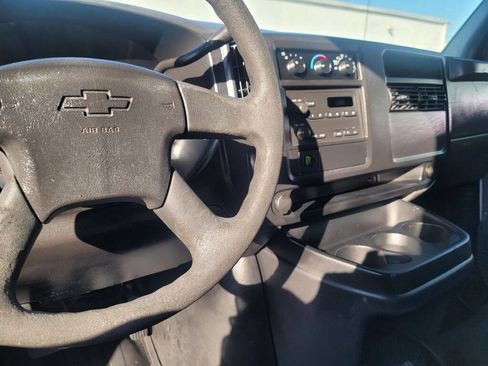 Used 2003 Chevrolet Express 2500 image 4