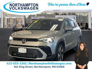 Used 2025 Volkswagen Taos SE video 1