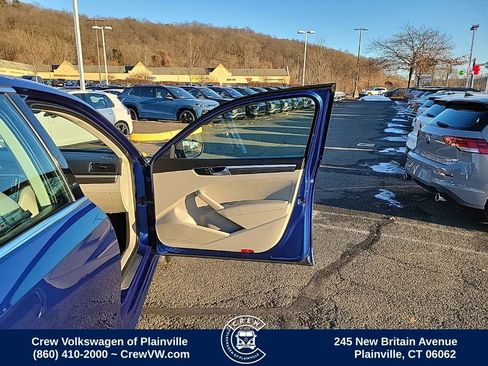 Used 2017 Volkswagen Passat 1.8T SEL Premium image 41