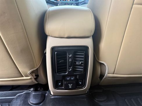 Certified 2019 Jeep Grand Cherokee Limited w/ Luxury Group II image 29
