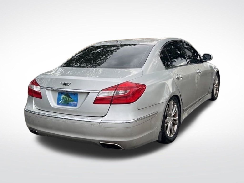 Used 2013 Hyundai Genesis 3.8 w/ Premium Pkg RWD image 5